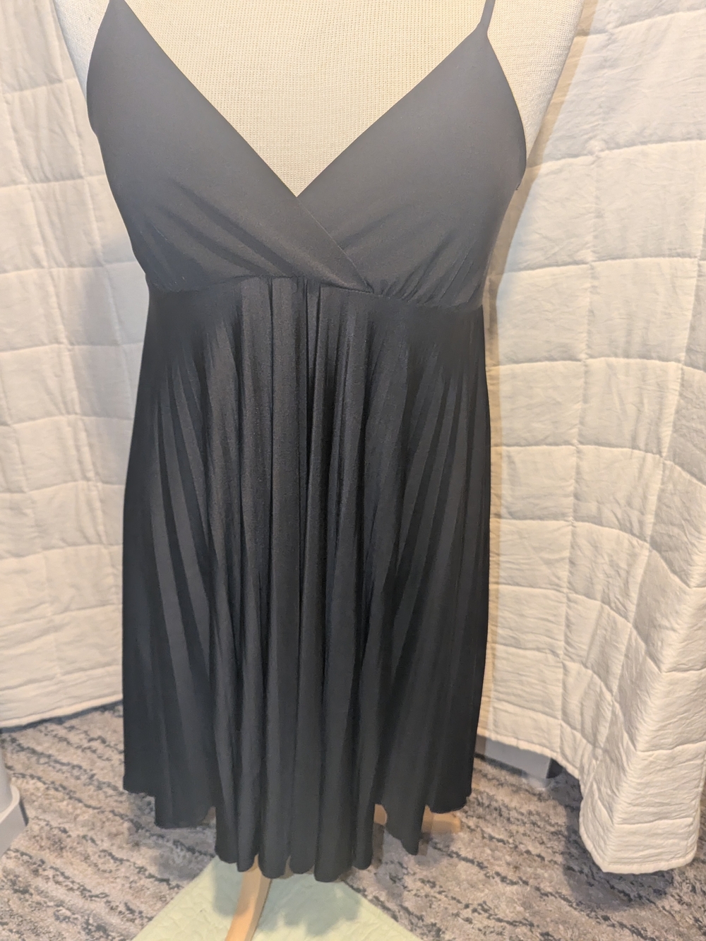 VENUS Black V-Neck Spaghetti Strap Midi Dress